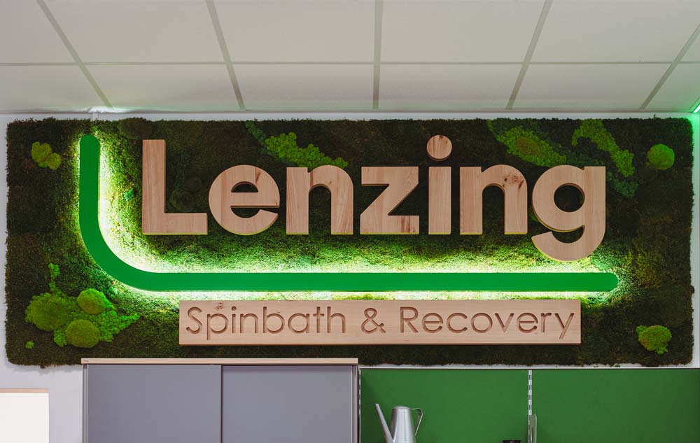 Beleuchtetes Lenzing Schild